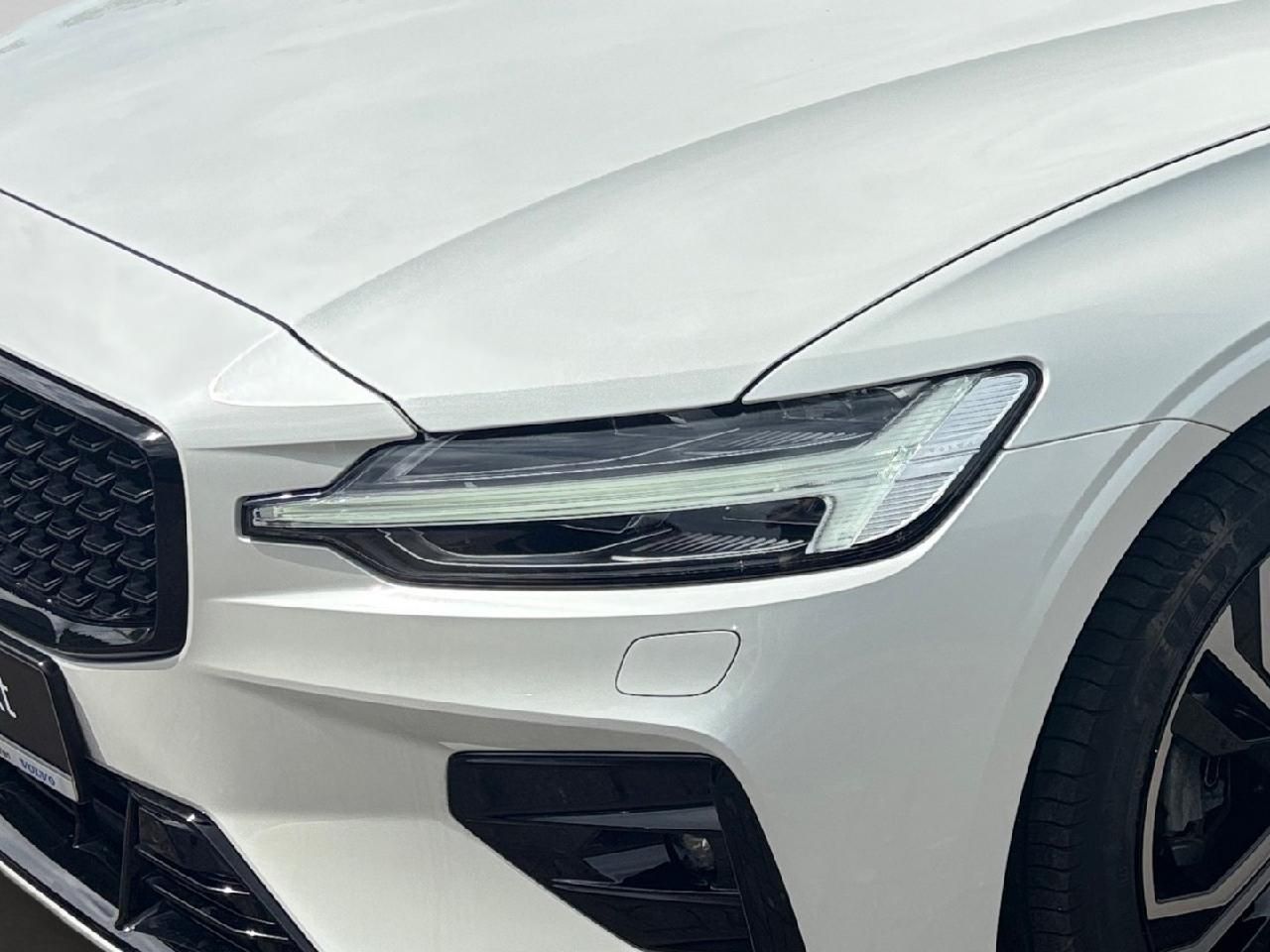 Fahrzeugabbildung Volvo V60 B4 Benzin Plus Dark 2WD