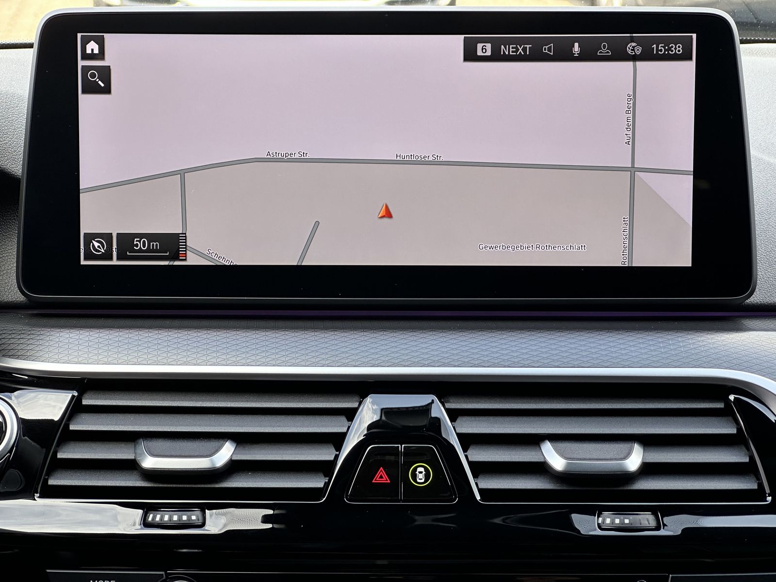 Fahrzeugabbildung BMW 545e xDrive M-Sport NAV+LASER+AHK+GLAS+ACC+HUD