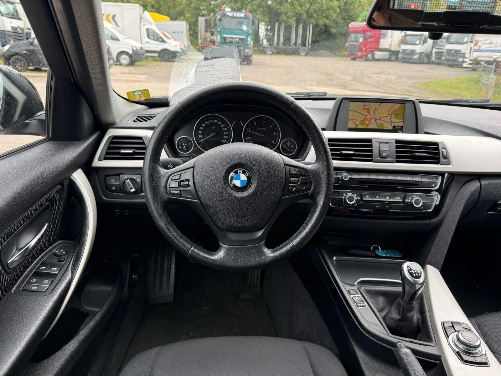 BMW 320 2015 — photo 17