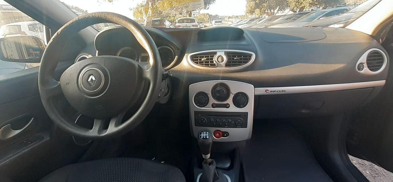 Renault Clio 2009 — rear view