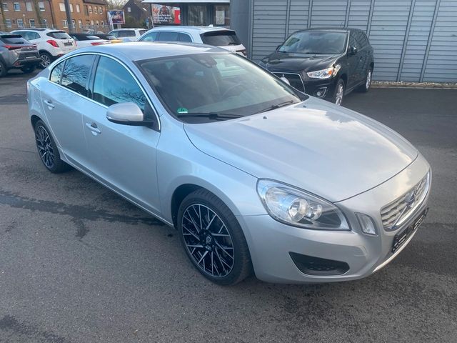 Volvo S60  T 4 Momentum. Automatic /AHK