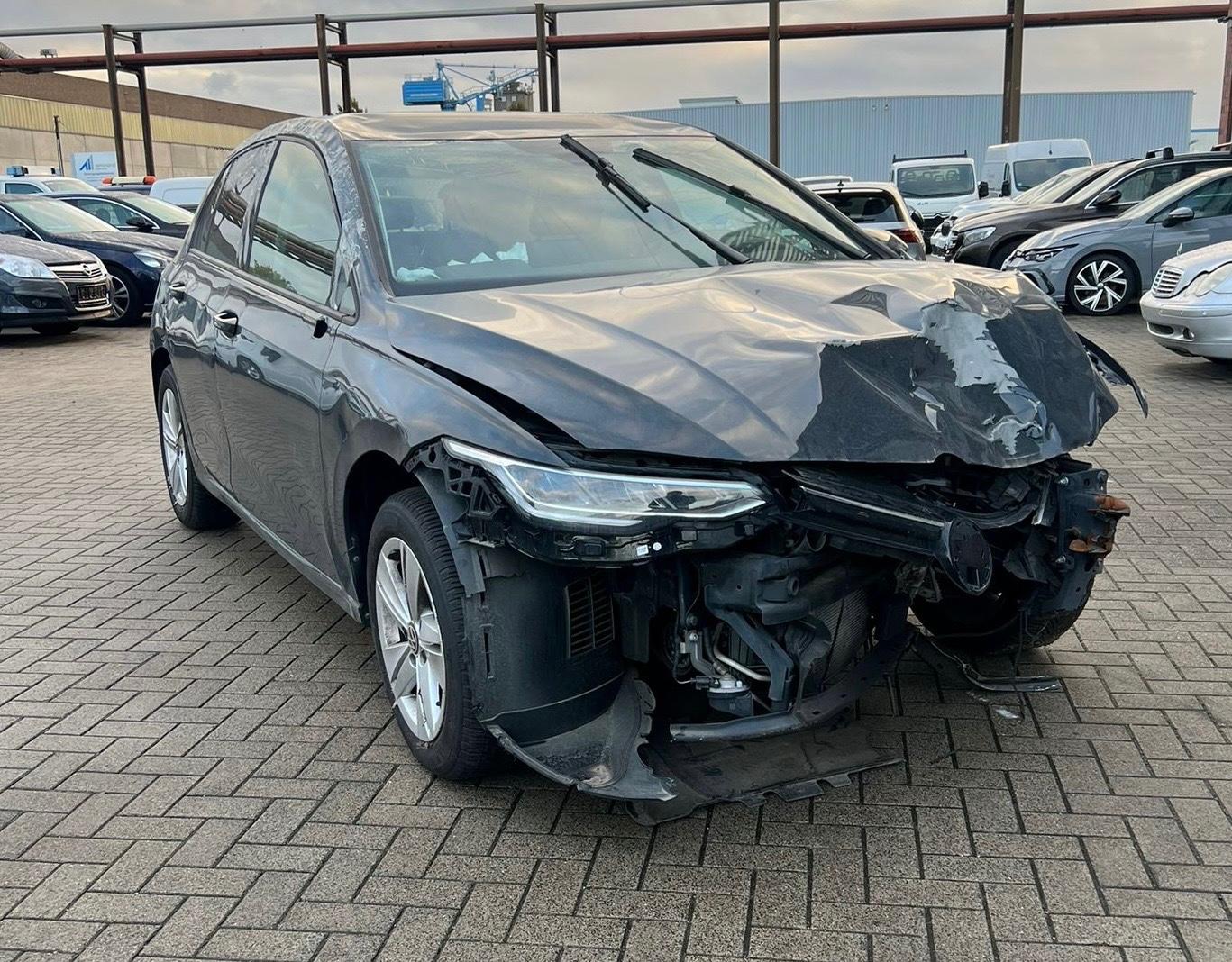 Volkswagen Golf VIII Lim. 1.5 eTSI 85 kW