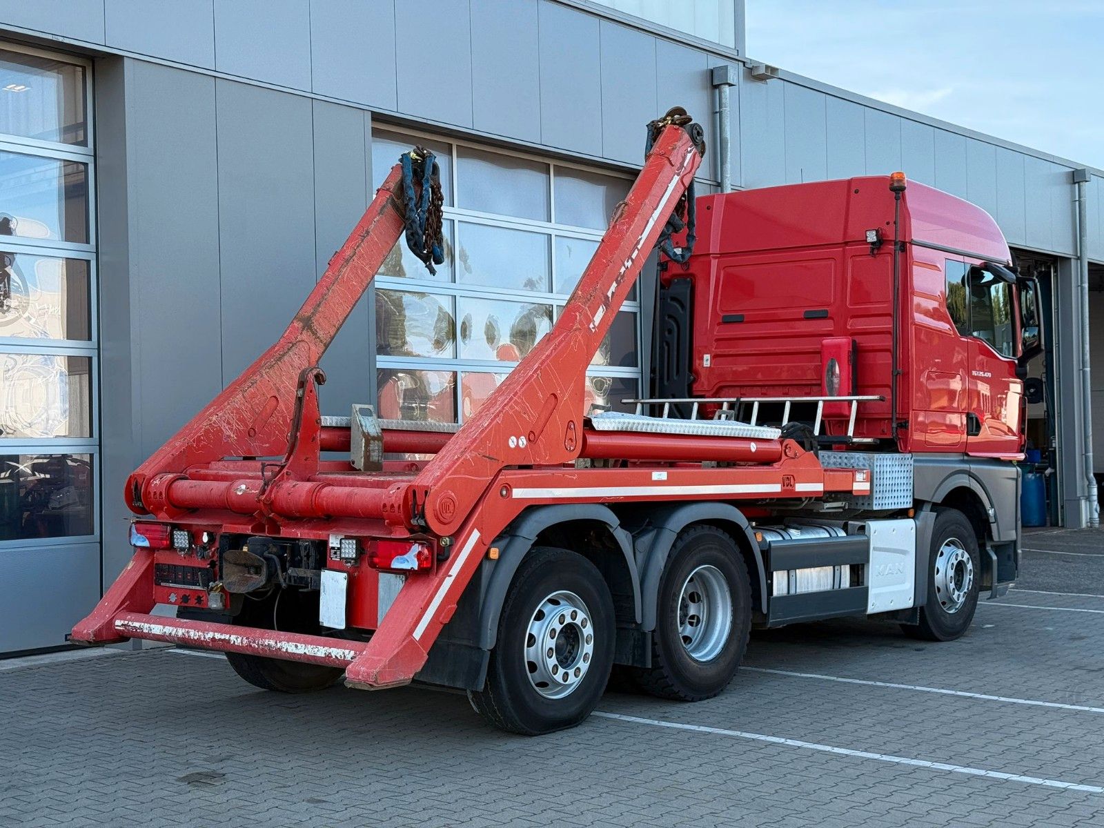Fahrzeugabbildung MAN TGX 26.470 6x2-4 BL VDL P-18 Absetzkipper Funk.