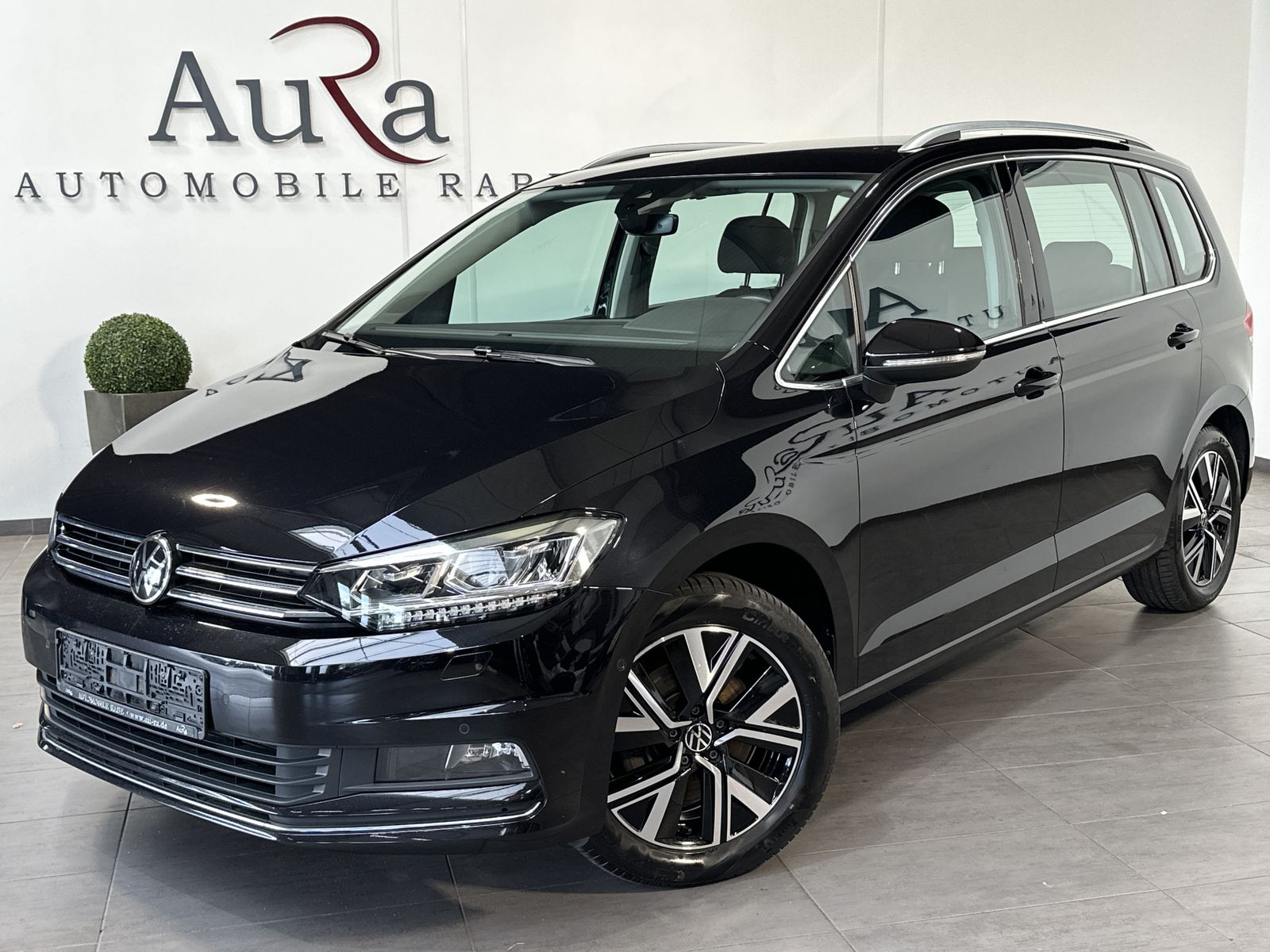 Fahrzeugabbildung Volkswagen Touran 1.5 TSI ACT DSG HL NAV+LED+AHK+ACC+KAM+PP