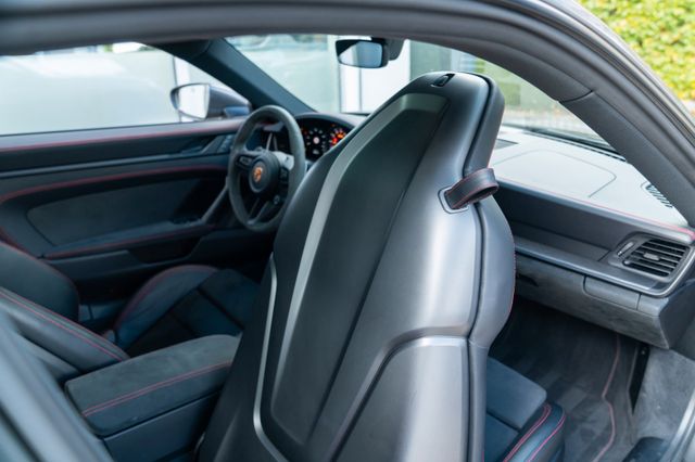 Porsche 992 Carrera 4 GTS/ MATRIX/ 18-WEGE/ LIFT/ BOSE Porsche 992 Carrera 4 GTS/ MATRIX/ 18-WEGE/ LIFT/ BOSE