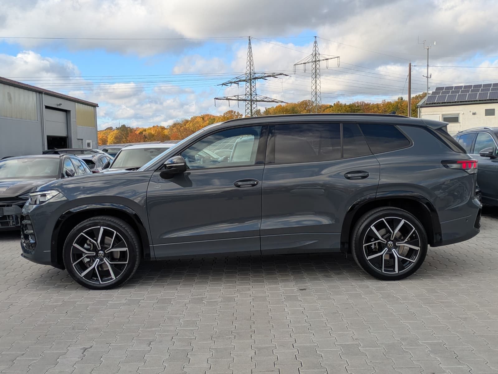 Fahrzeugabbildung Volkswagen Tayron 2.0 TDI 4M R-Line 7Si*MATRIX*AHK*PANO*HUD