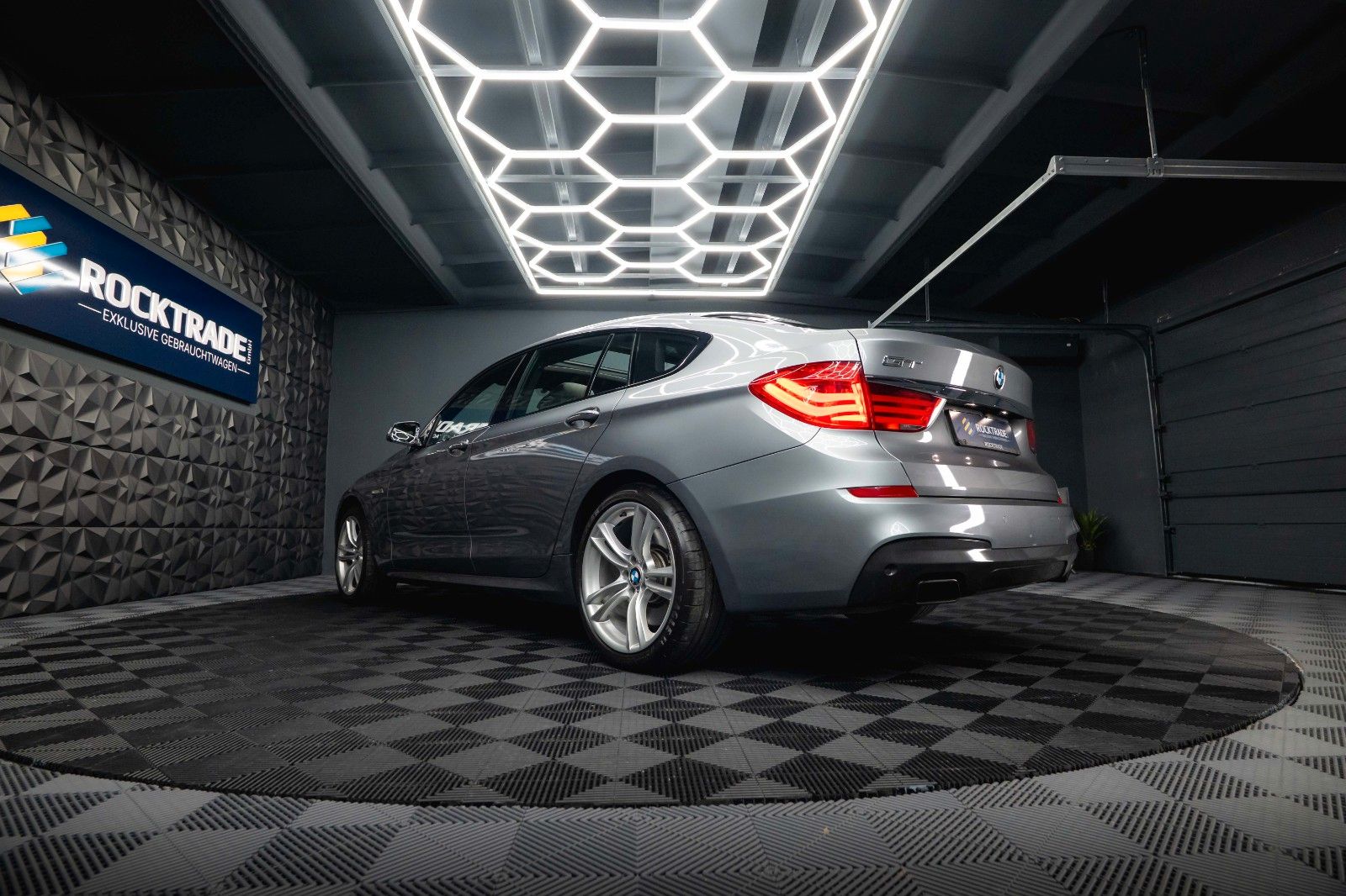 Fahrzeugabbildung BMW 550i xDrive Gran Turismo M-Sport *Pano*ACC*HU*