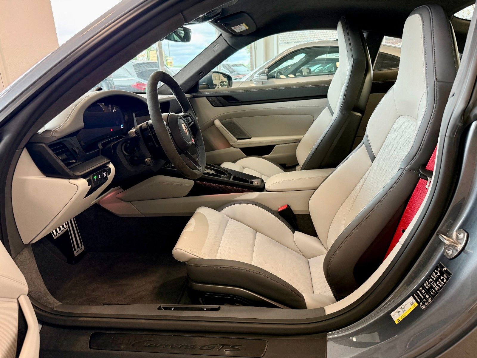 Fahrzeugabbildung Porsche 911 992.2 Carrera GTS AERO-Kit / LIFT / 18-Wege