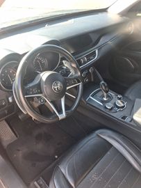 Alfa-Romeo Stelvio - 5