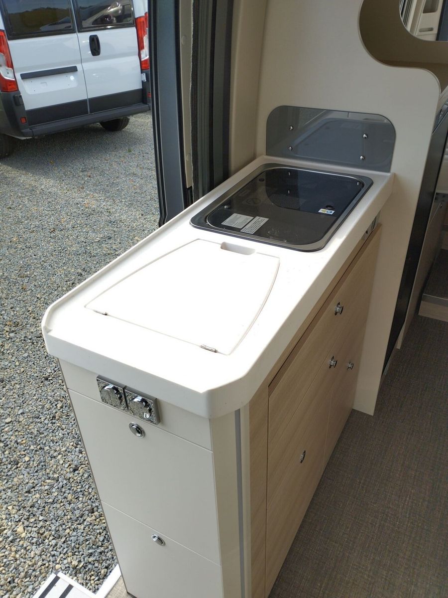 Fahrzeugabbildung Eura Mobil Van V 635 EB Automatik, 180 PS, Fahrassistenz