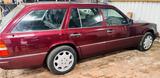 Mercedes-Benz E 220T T-Modell Kombi 12/1995 Almadinrotmet. "H" - Mercedes-Benz E 220 mit Benzin-Antrieb: Kombi, Automatik