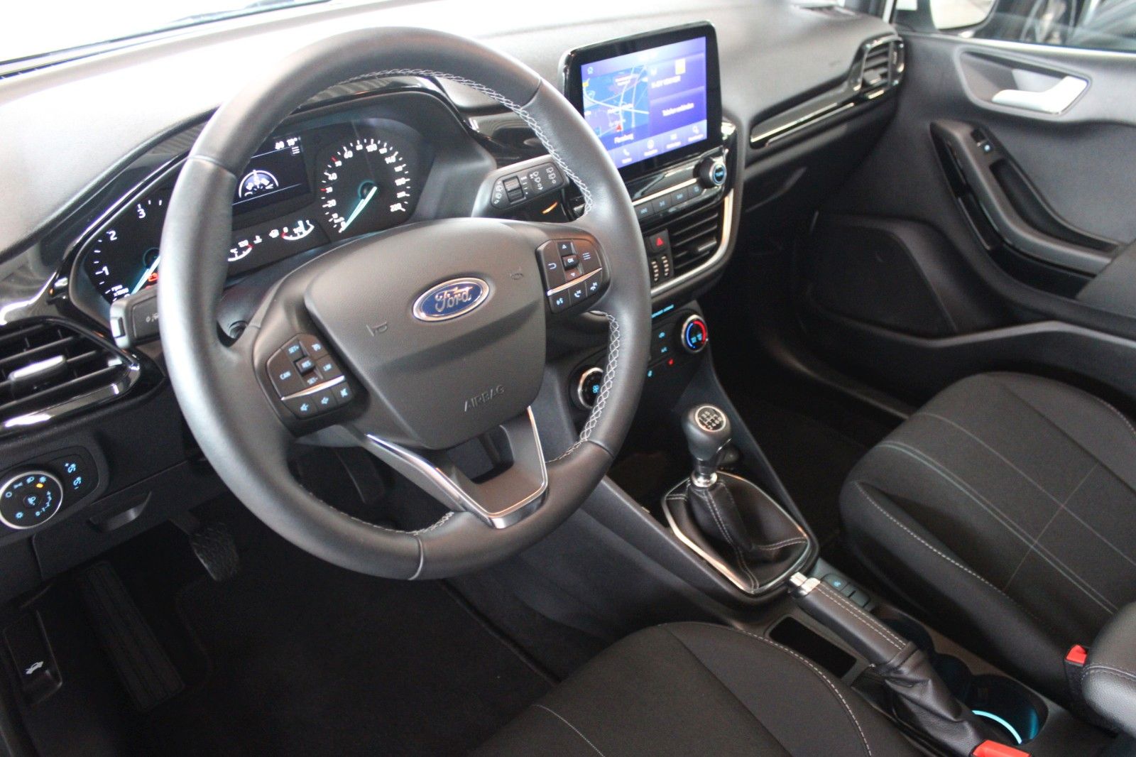 Fahrzeugabbildung Ford Fiesta 1,5 TDCi Cool & Connect 5-trg NAVI LED