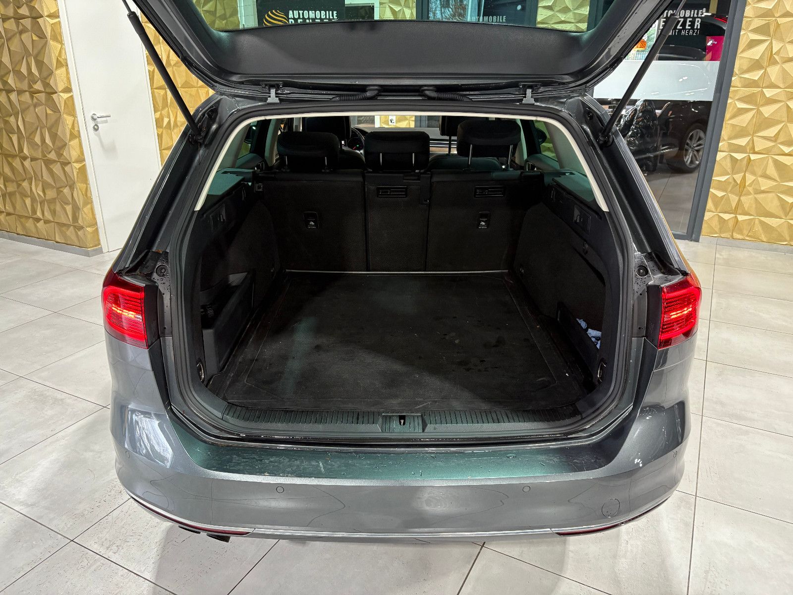Fahrzeugabbildung Volkswagen Passat Variant Highline BMT/KAMERA/NAVI/SHZ/ACC/