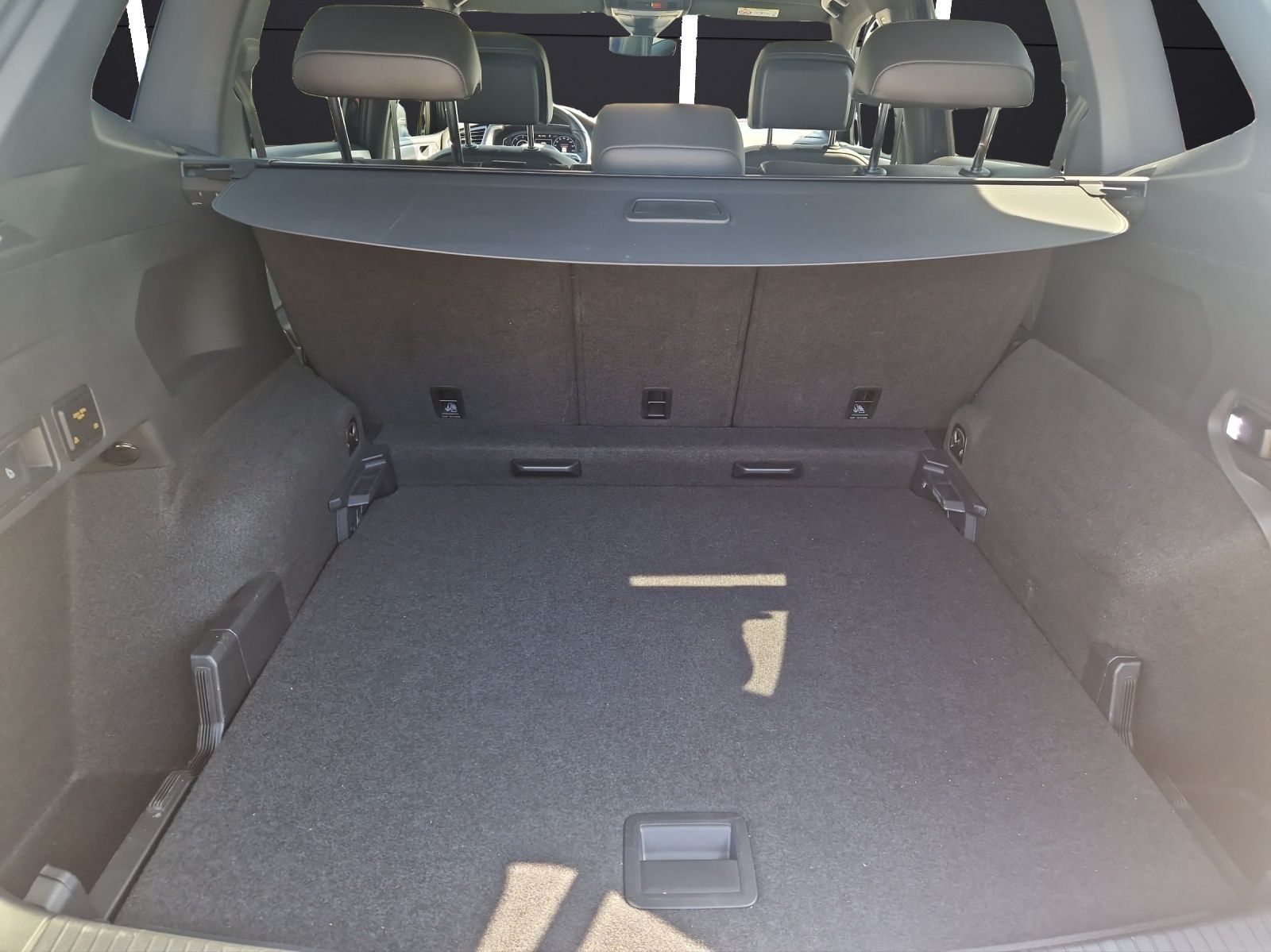 Fahrzeugabbildung Volkswagen Tiguan Allspace 2.0 TDI R-Line 4M DSG Matrix 20"