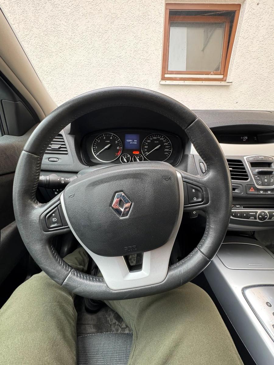 Renault Laguna 2009 — photo 12