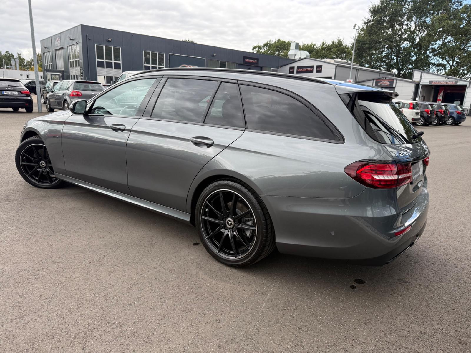 Mercedes-Benz E 220 T Night Edition AMG*ACC*LED*NAVI*CAM*PDC*