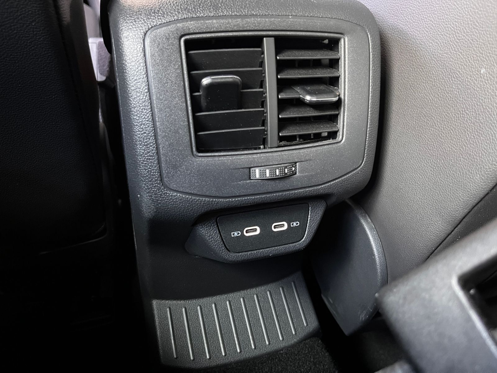 Fahrzeugabbildung Volkswagen T-Roc Cabriolet R-Line AHK LED NAVI ALU