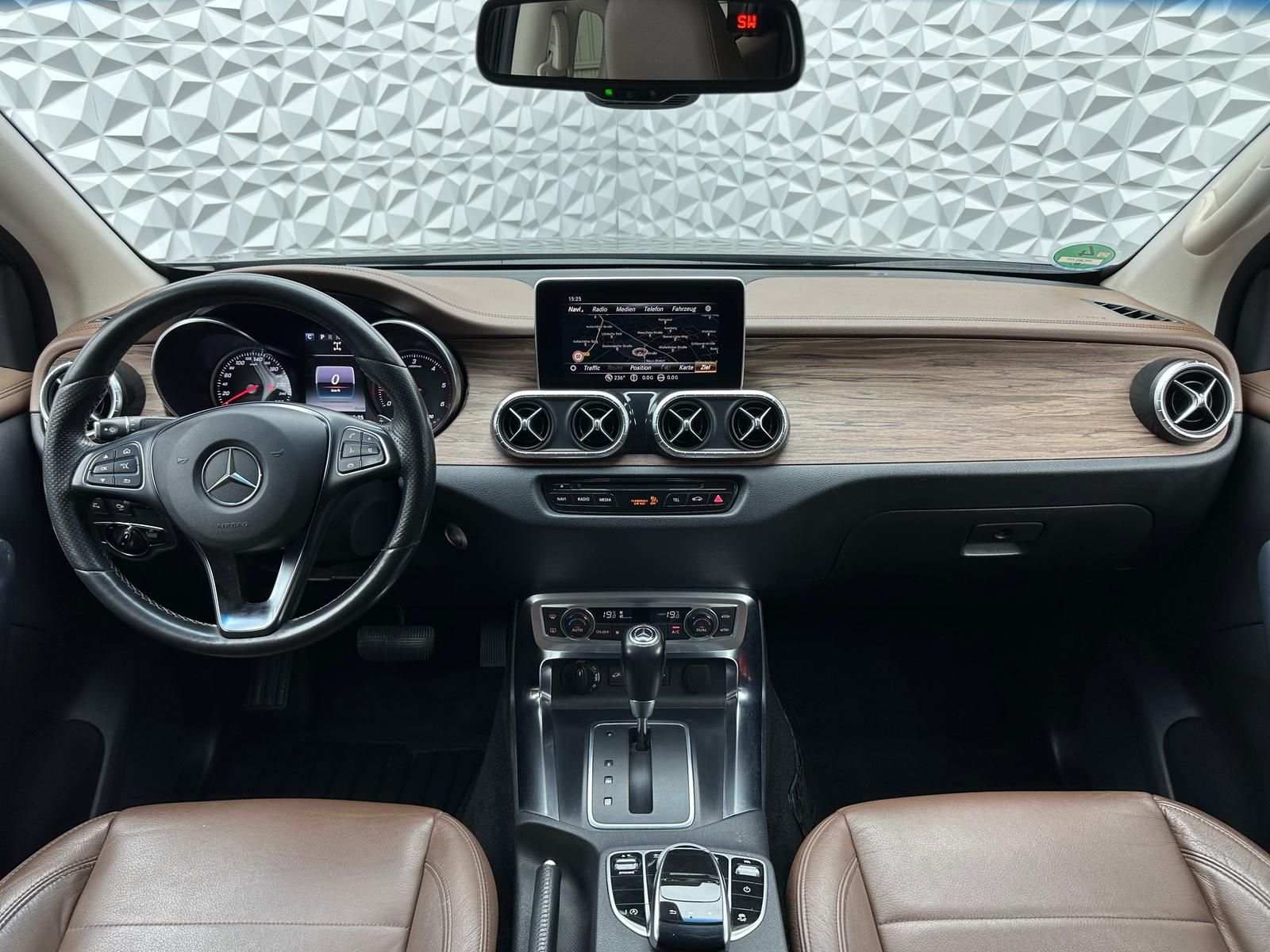 Fahrzeugabbildung Mercedes-Benz X 350d POWER-EDITION/4MATIC/LED/KEYLES/360°/AHK