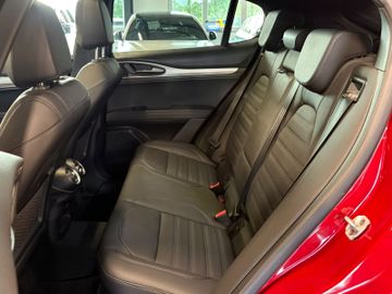 Alfa-Romeo Stelvio - 12