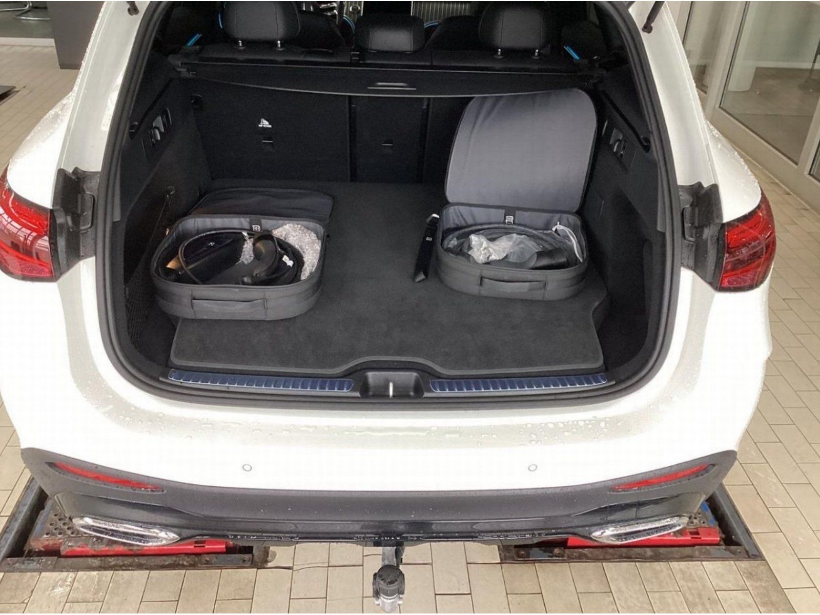 Fahrzeugabbildung Mercedes-Benz GLC300de AMG Advan+ AHK Pano DISTR Sitzklim Memo