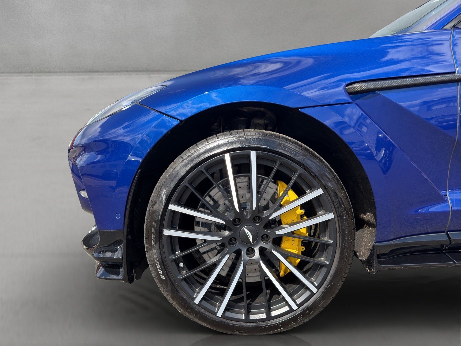 Fahrzeugabbildung Aston Martin DBX707 1.Hd.Aston AHK (TowBar) darkknight-havana