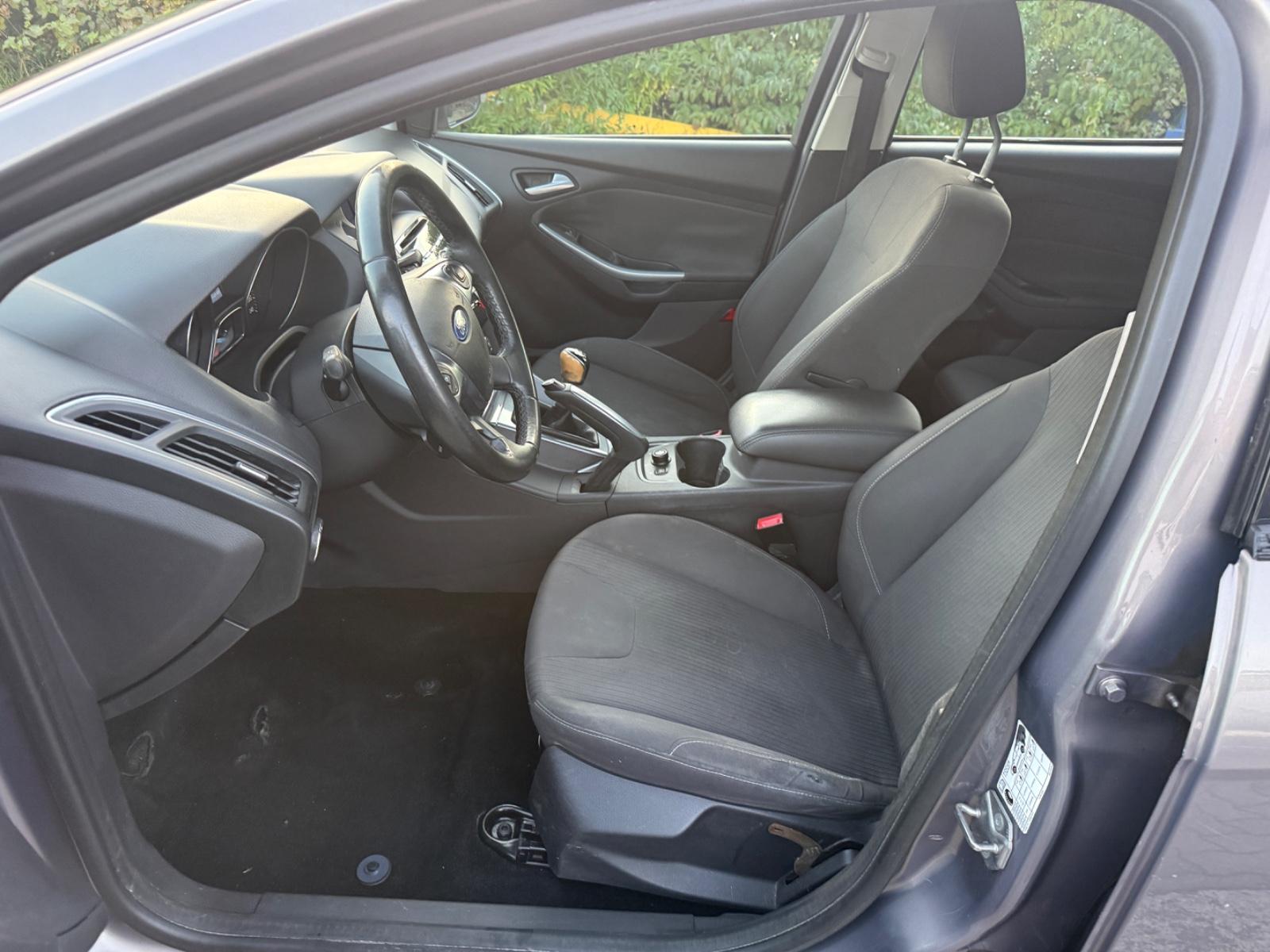 Ford Focus 2011 — photo 7