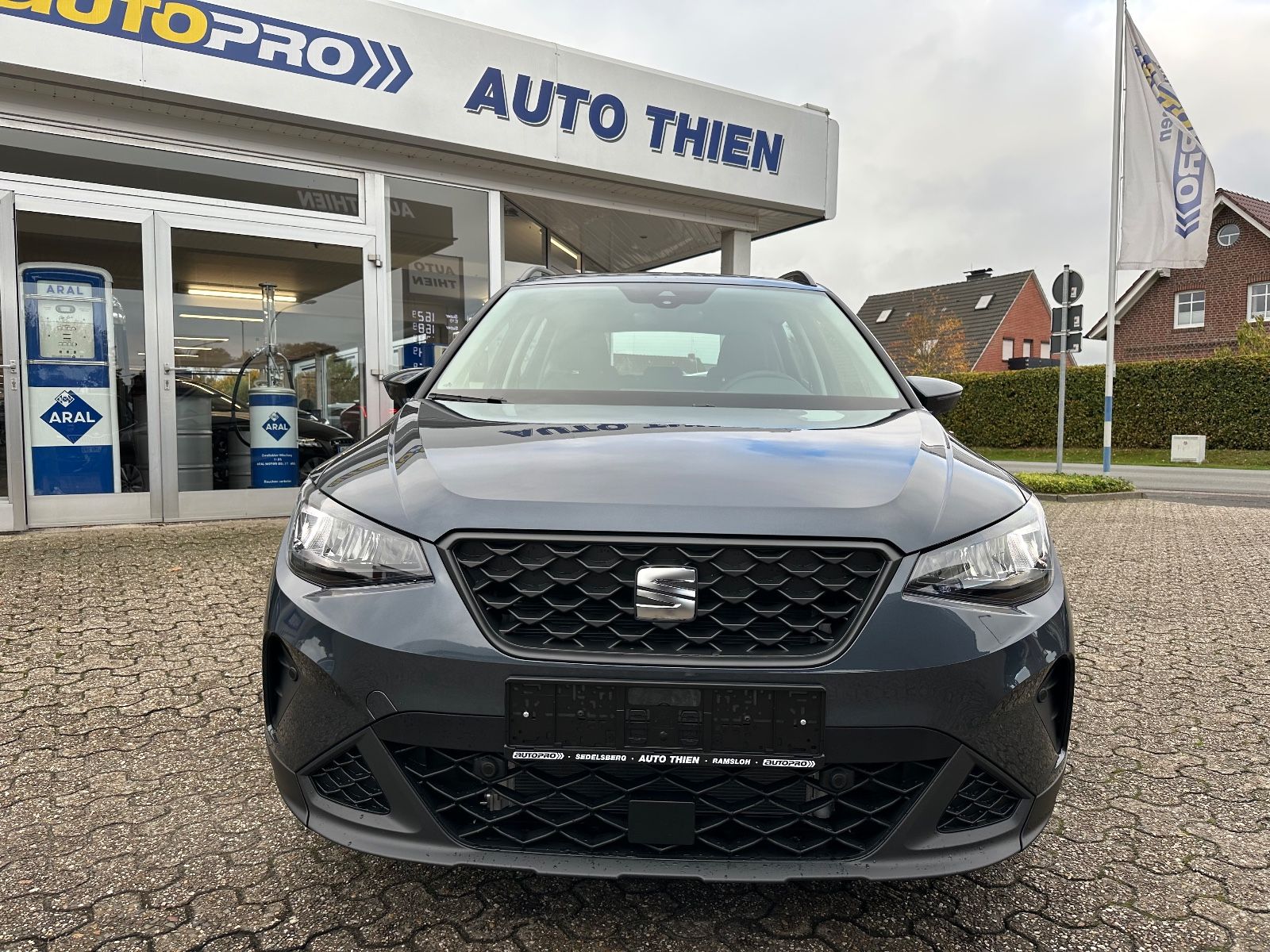 Fahrzeugabbildung SEAT Arona 1.0 TSI Style DSG ACC/LED/SHZG/PDC/GJR