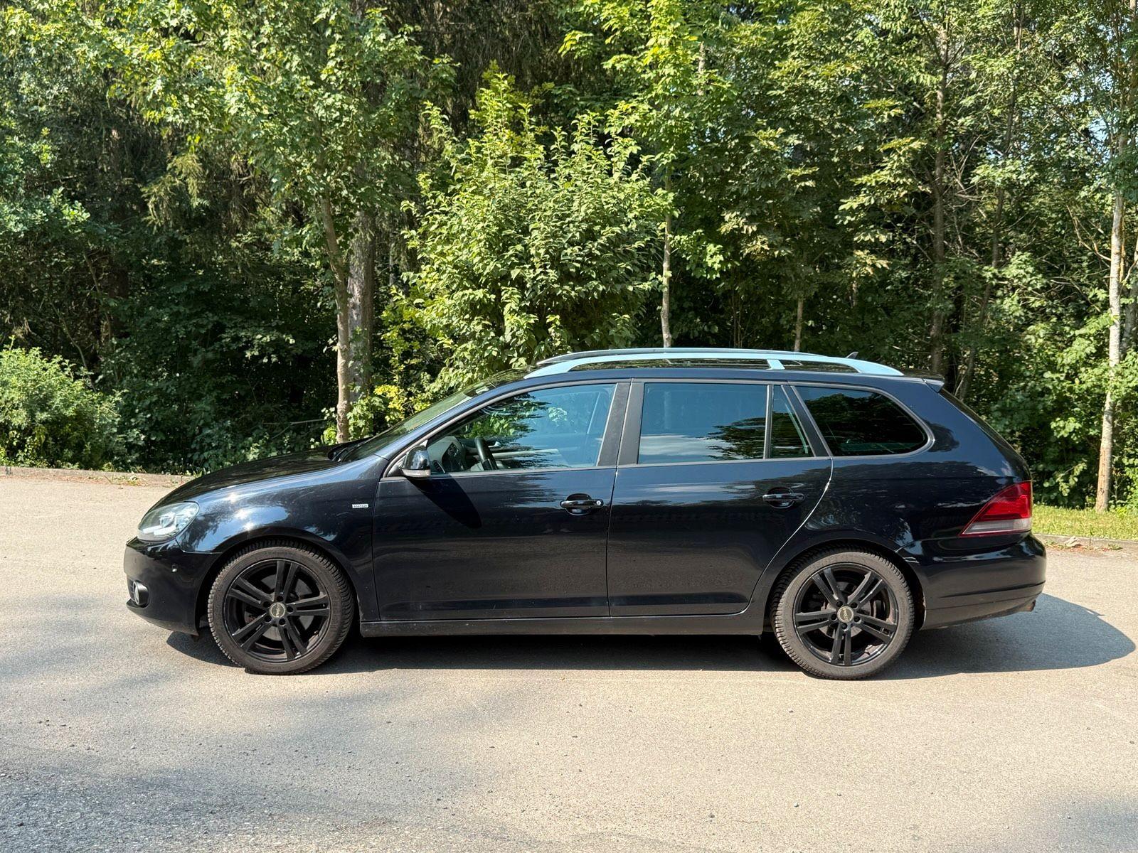 Volkswagen Golf 2013 — rear view