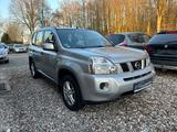Nissan X-Trail XE 4X4 - silberne Nissan X-Trail