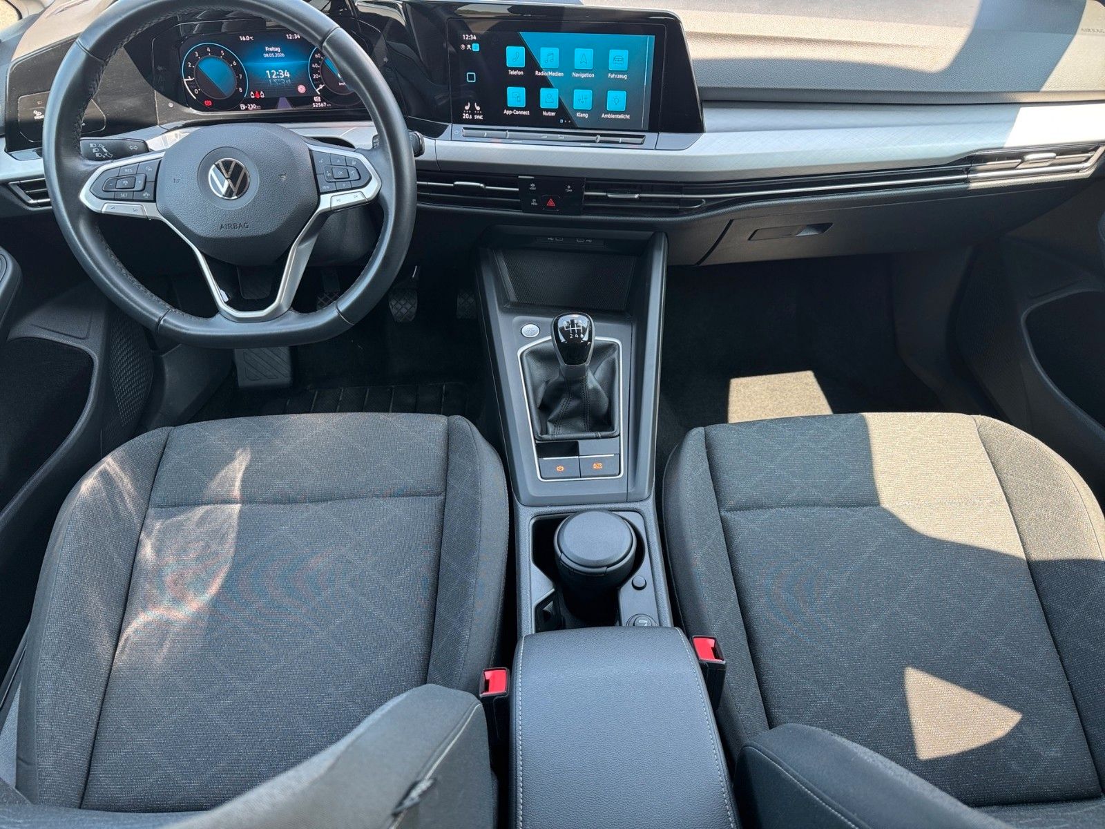 Fahrzeugabbildung Volkswagen Golf VIII Lim. Life 1.5 TSI