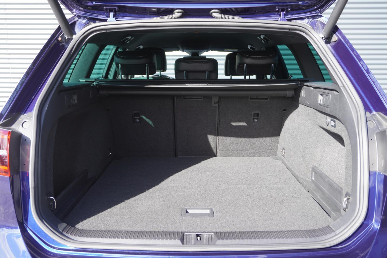 Volkswagen PASSAT VARIANT 1.5 TSI DSG|R-LINE|HIGHLINE|LED