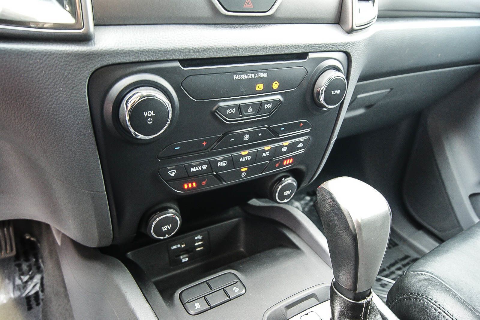 Fahrzeugabbildung Ford Ranger Limited 2.2 Doka 4x4 HARDTOP OFFROAD AHZV