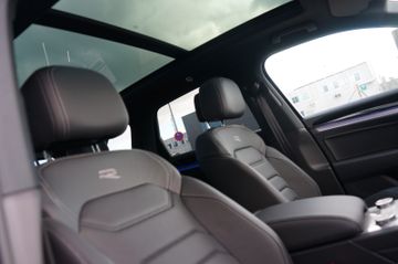 Fahrzeugabbildung Volkswagen Touareg R-Line 4Motion Black Style NETTO EXPORT