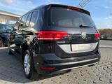 Volkswagen Touran 1.6 TDI HighlineDSG/Leder/Navi/ACC/ - Volkswagen Touran Highline mit Diesel-Antrieb