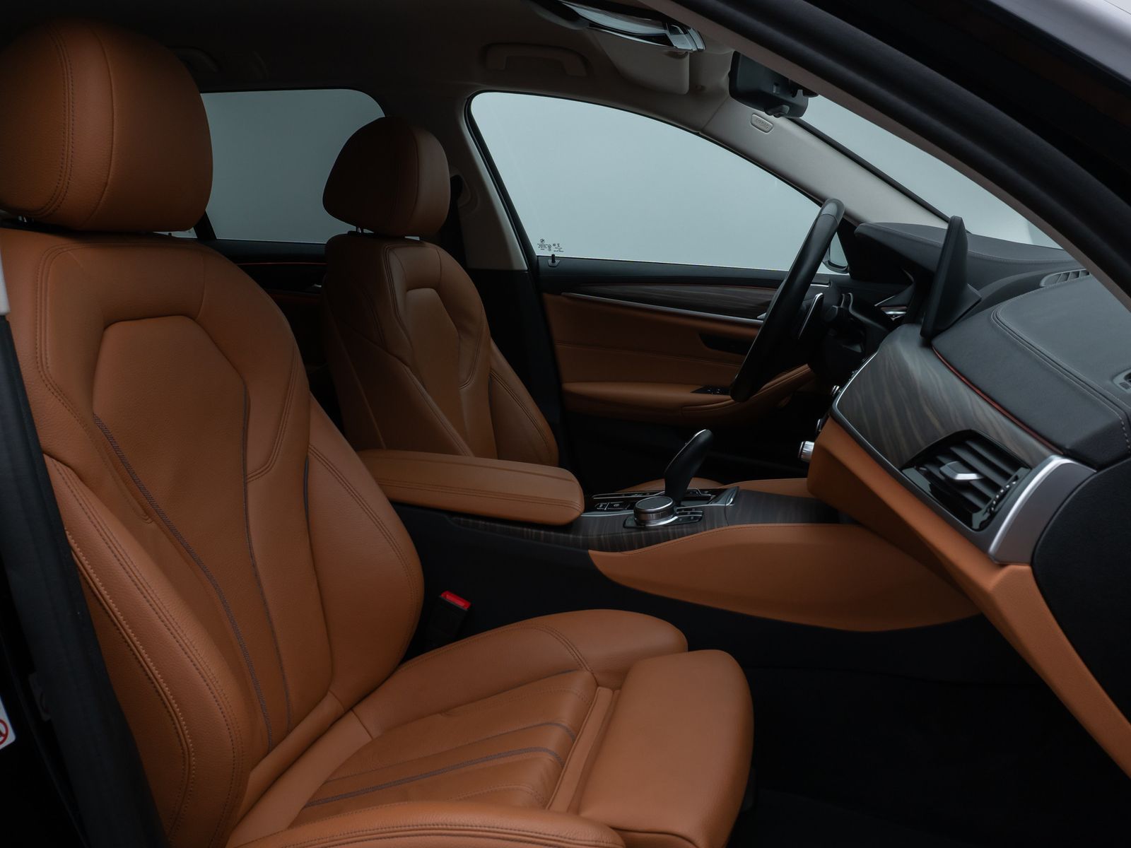 Fahrzeugabbildung BMW 530e xD LuxuryLine 360°HUD DAB AHK Komfort Sport