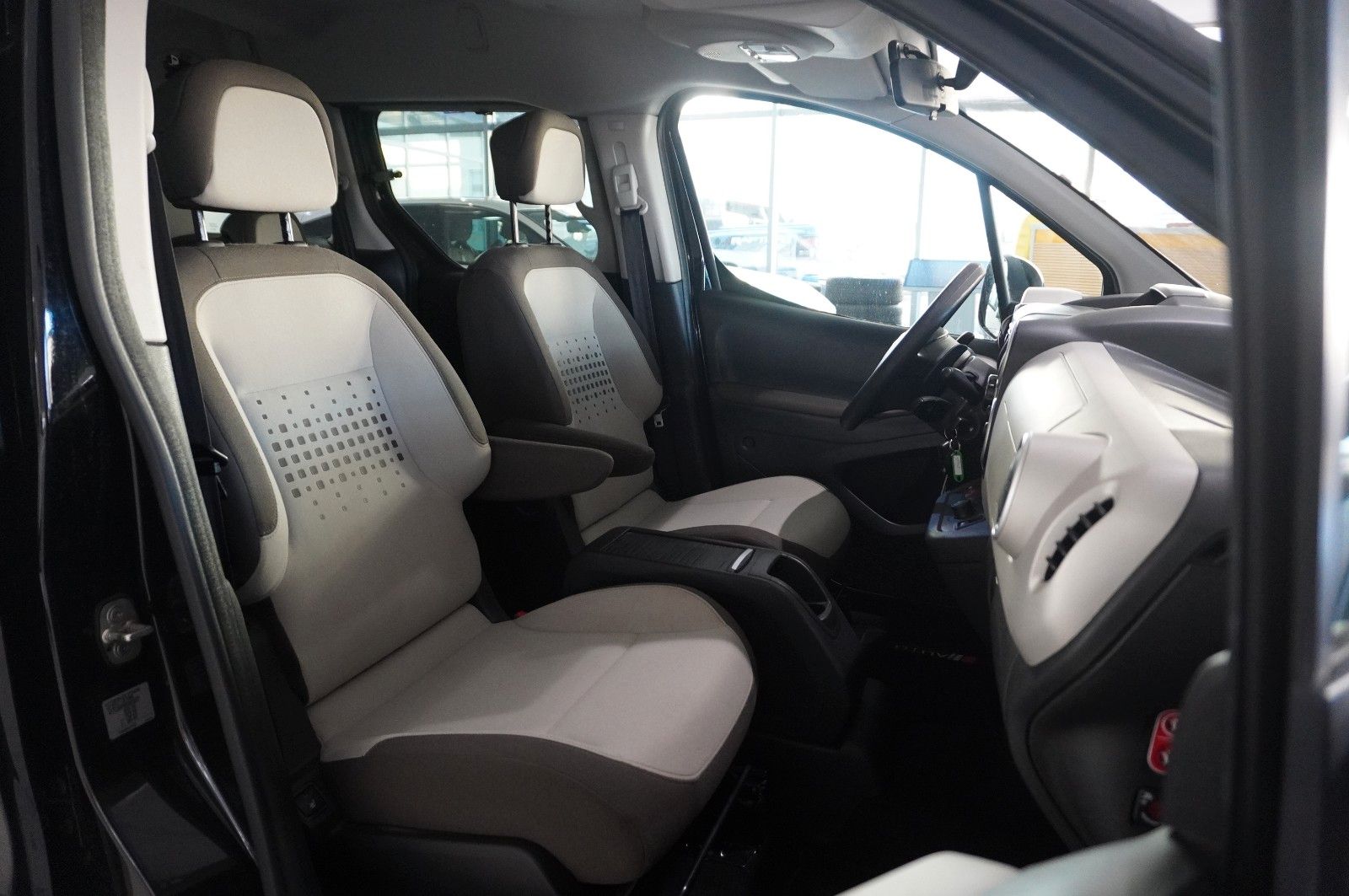 Fahrzeugabbildung Citroën Berlingo Kombi 1.6 HDI SELECTION 5-SITZ KLIMA/SH
