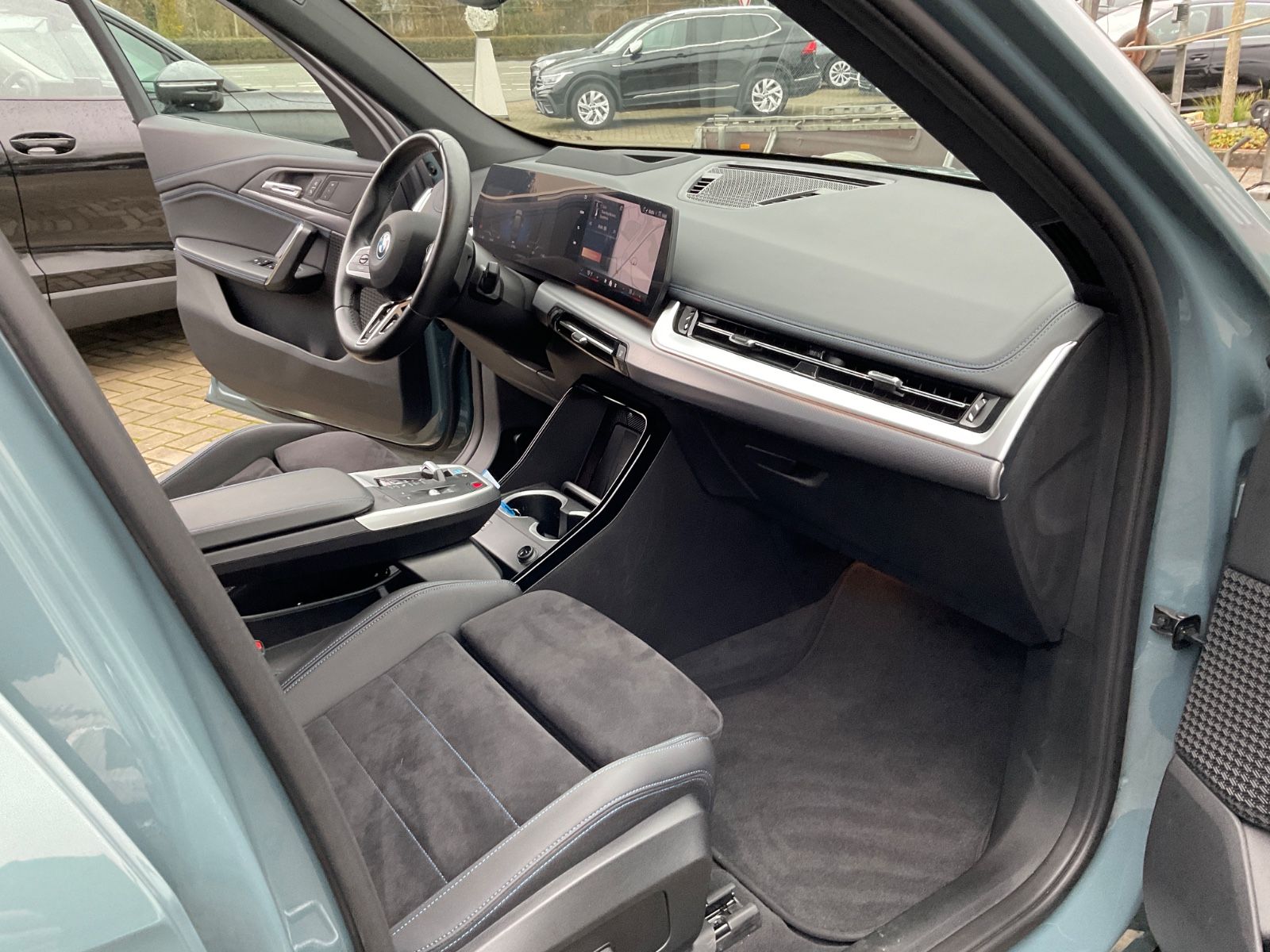 Fahrzeugabbildung BMW iX1 30 xDrive M Sport,HeadUp,Navi,Kamera