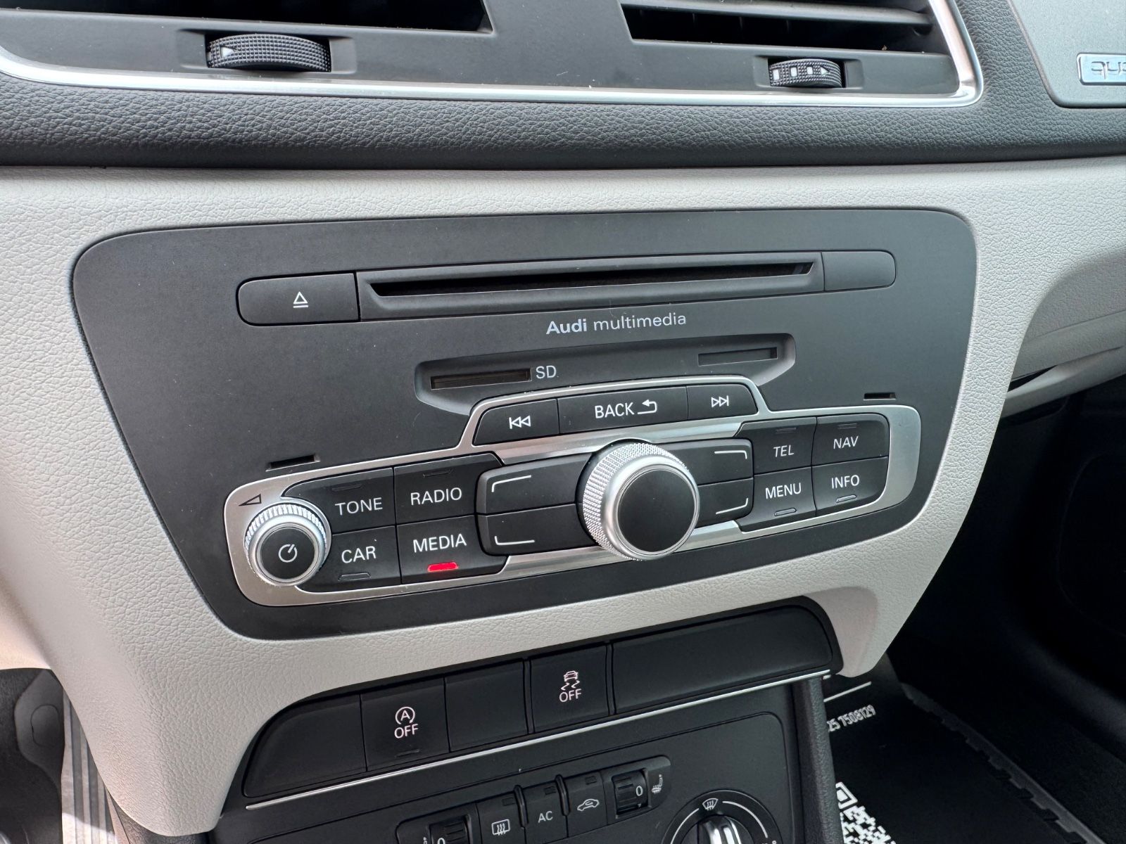 Fahrzeugabbildung Audi Q3 2.0 TDI quattro S-Tronic/SHZ/ALU/TÜV-NEU/