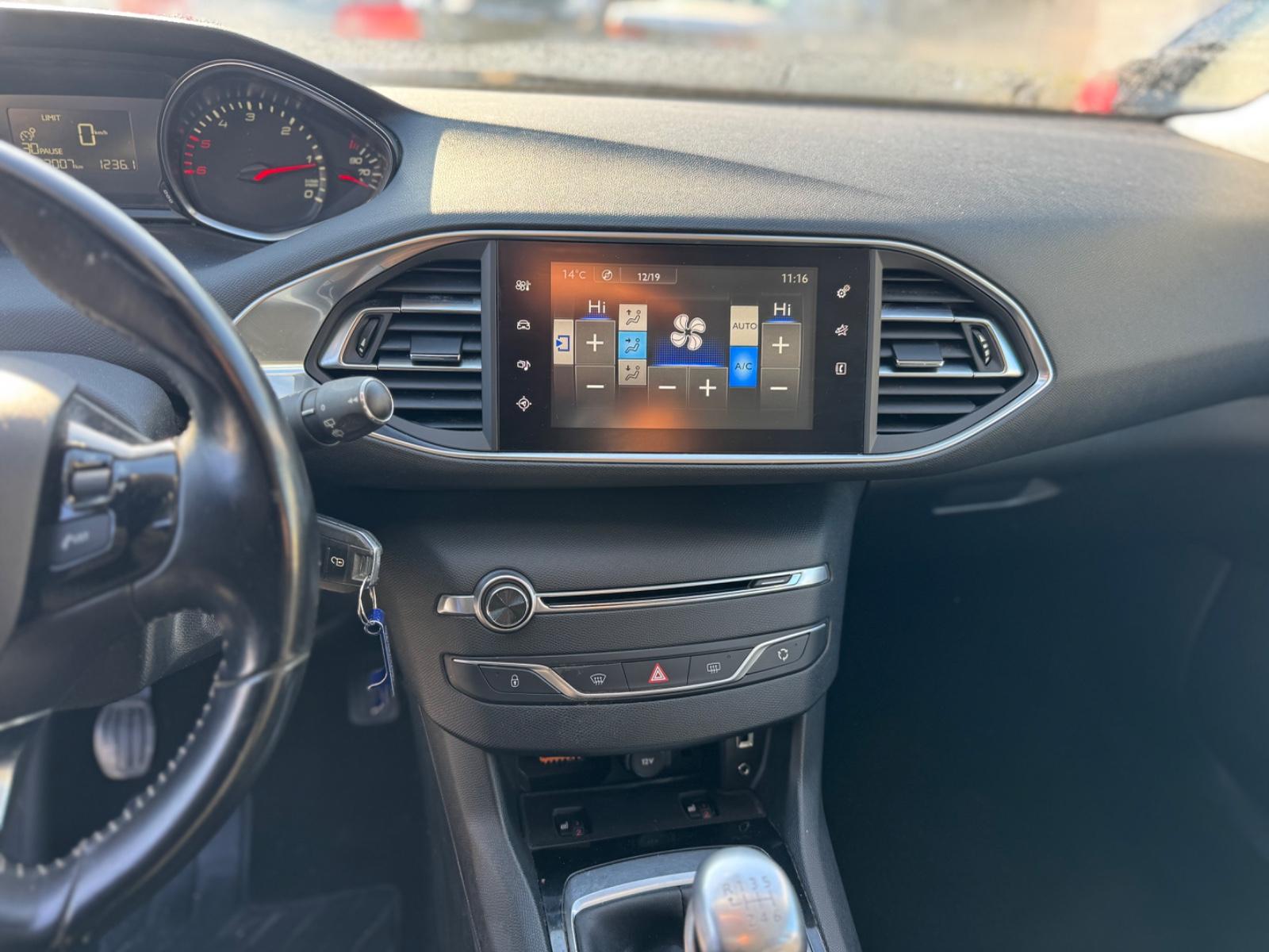 Peugeot 308 2015 — photo 15