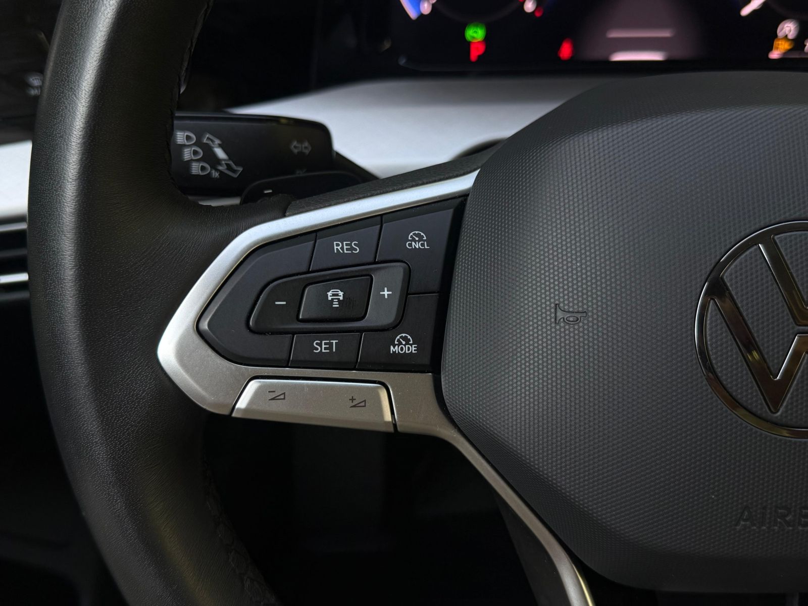 Fahrzeugabbildung Volkswagen Golf Lim. 2.0 TDI DSG Goal LED+KAM+ACC+SHZ+CARPL