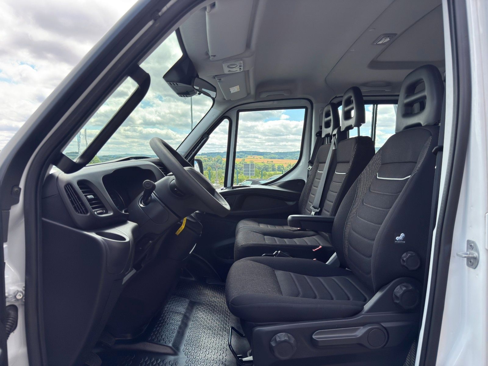 Fahrzeugabbildung Iveco Daily 35S14 D Pritsche *R 3.450* AHK