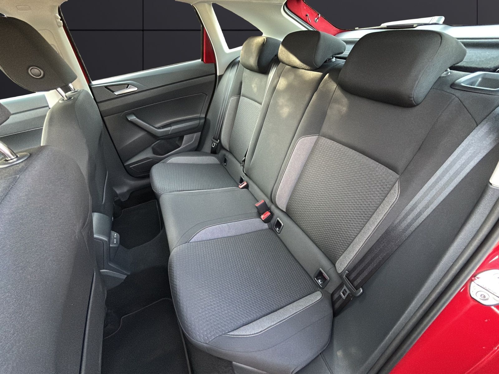 Fahrzeugabbildung Volkswagen Taigo TSI Life LED AID NAVI PDC SHZ LM