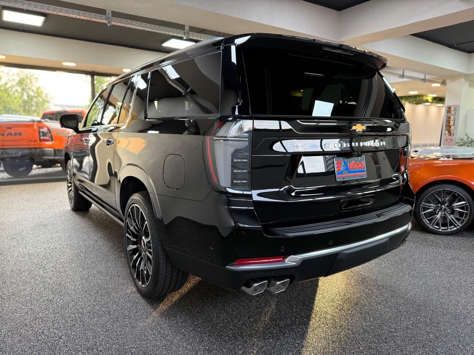 Fahrzeugabbildung Chevrolet 2026 SUBURBAN HIGH COUNTRY 24"-PANORAMA
