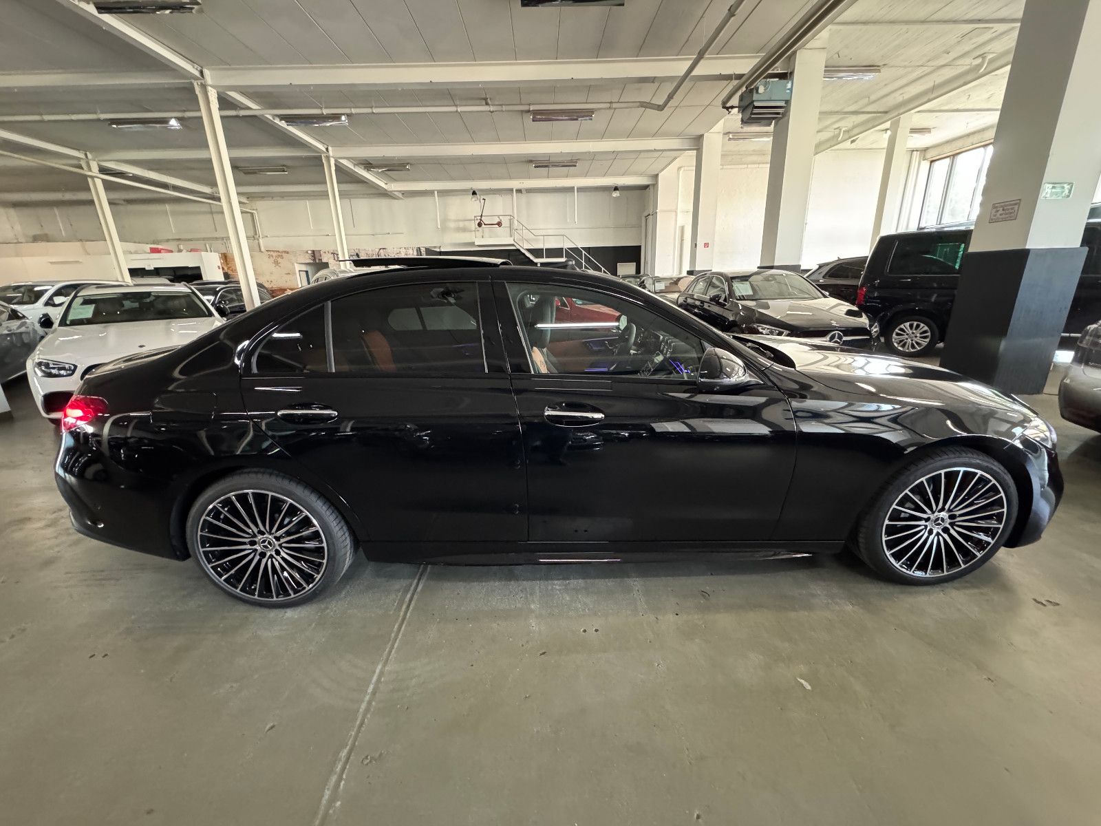 Fahrzeugabbildung Mercedes-Benz C 180 AMG LINE PANO HUD GERMAN EDITION EUR1 MY26