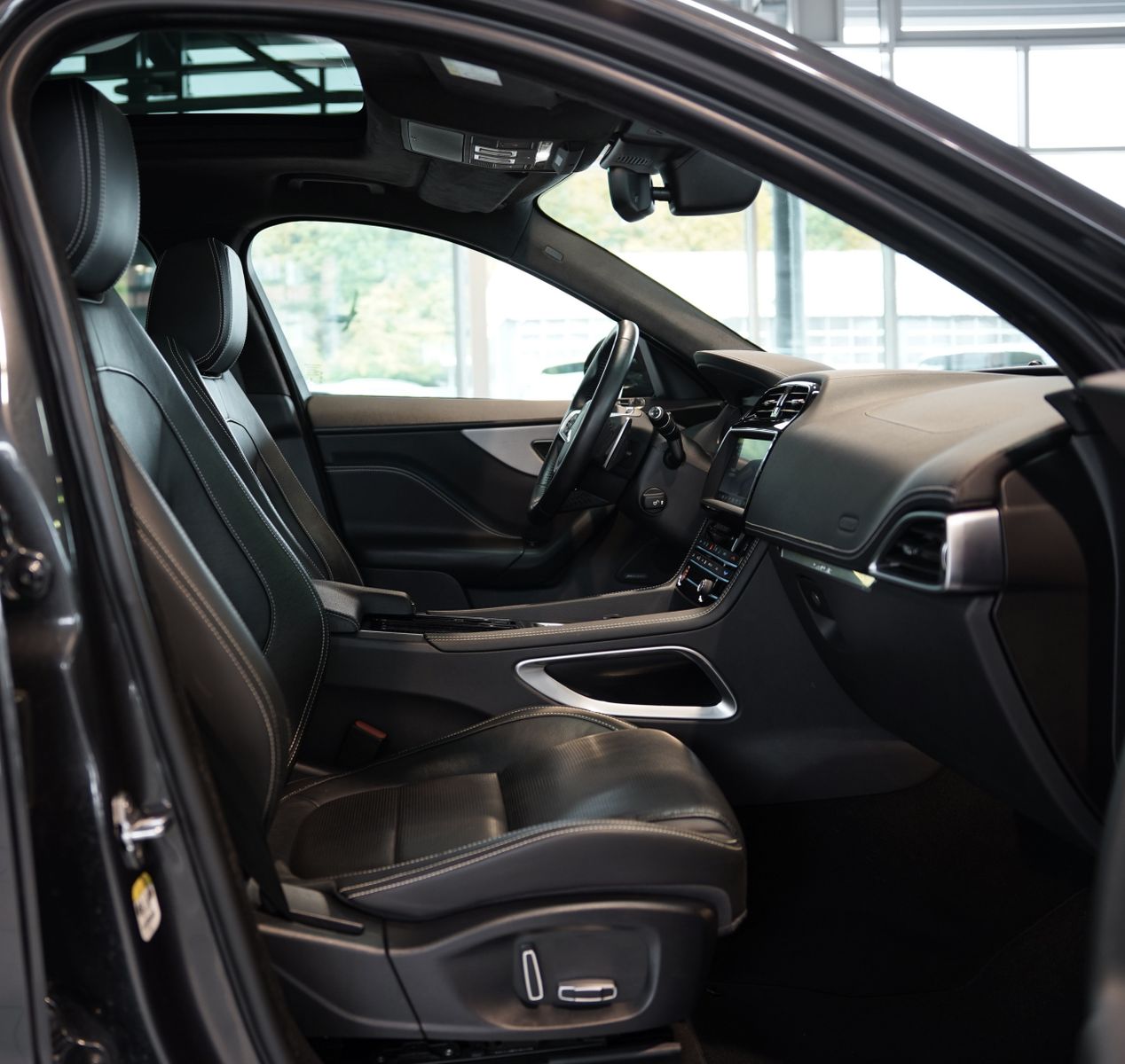Jaguar F Pace