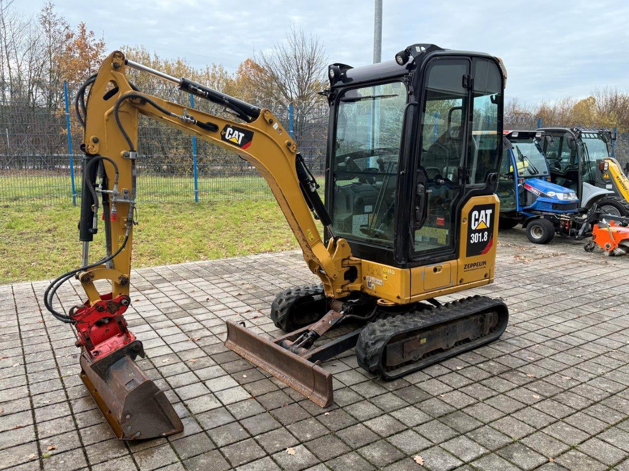 CAT 301.8 POWERTILT