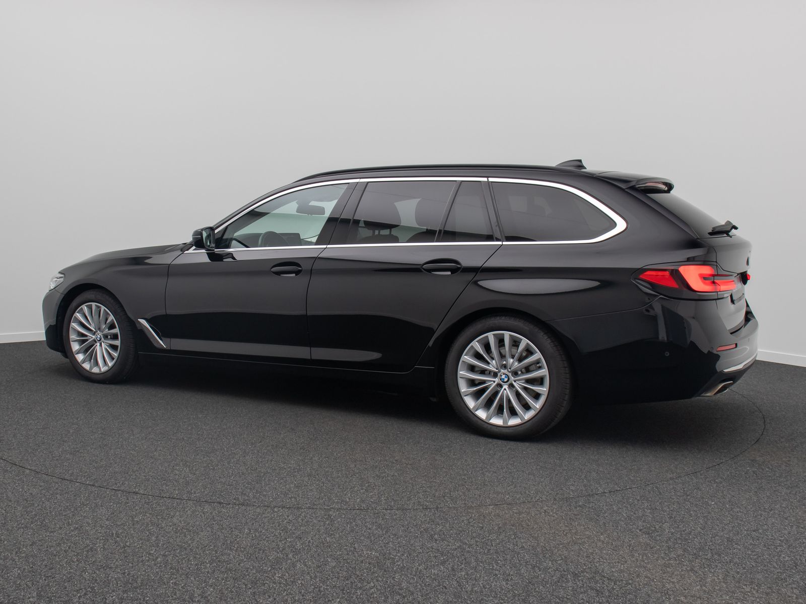 Fahrzeugabbildung BMW 520d xD Luxury Line Kamera DAB HUD Alarm Sport