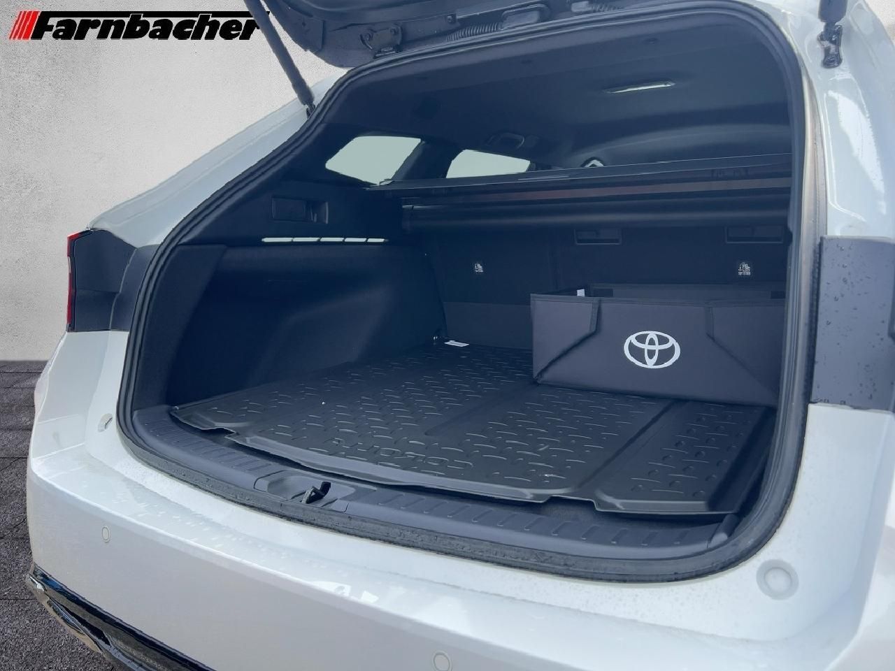 Fahrzeugabbildung Toyota Corolla TS 2,0 Hybrid Teamplayer + Technik-Paket