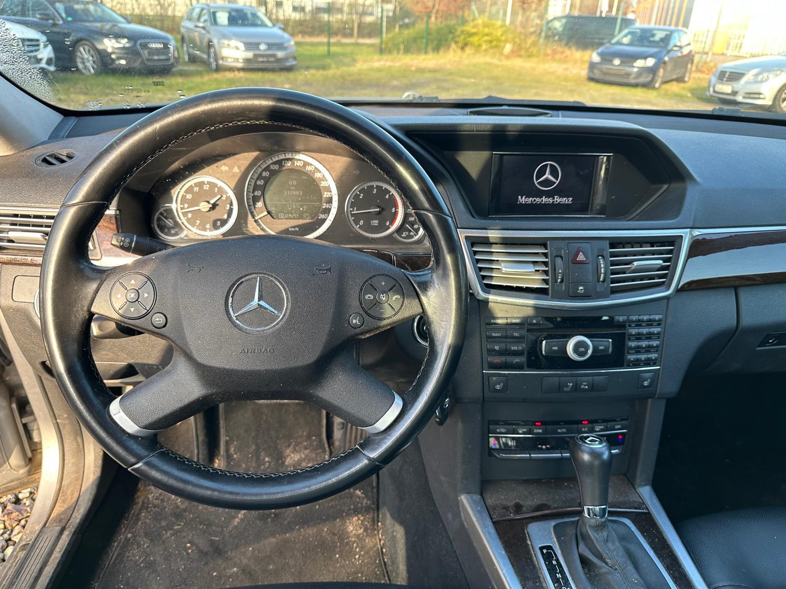 Mercedes-Benz E E 220 CDI BlueEfficiency