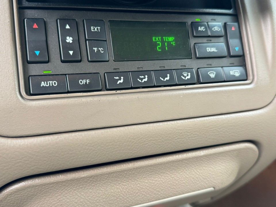 Fahrzeugabbildung Lincoln Town Car Signature Limited LPG HU AU Frisch